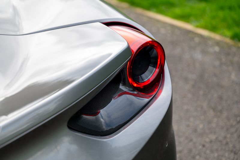 Ferrari 488 3.9T V8 GTB F1 DCT