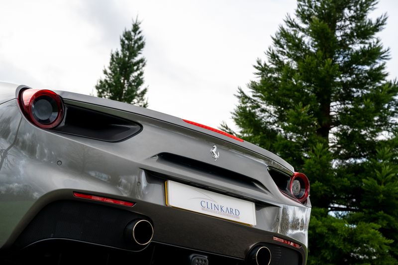 Ferrari 488 3.9T V8 GTB F1 DCT