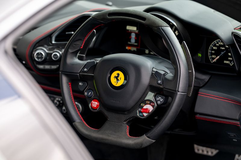 Ferrari 488 3.9T V8 GTB F1 DCT