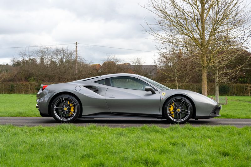 Ferrari 488 3.9T V8 GTB F1 DCT