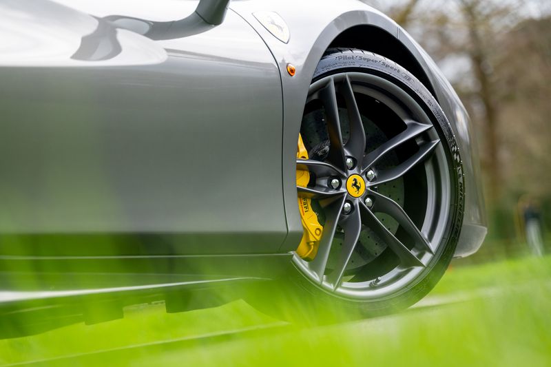 Ferrari 488 3.9T V8 GTB F1 DCT