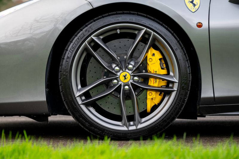 Ferrari 488 3.9T V8 GTB F1 DCT