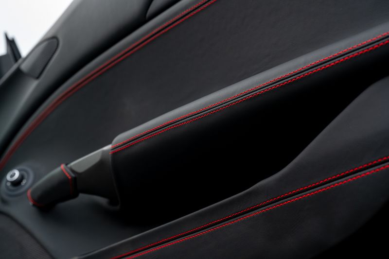 Ferrari 488 3.9T V8 GTB F1 DCT