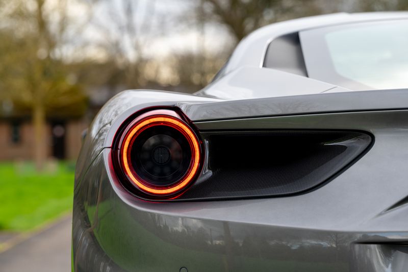 Ferrari 488 3.9T V8 GTB F1 DCT