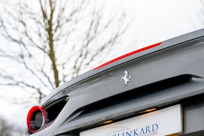 Ferrari 488 3.9T V8 GTB F1 DCT