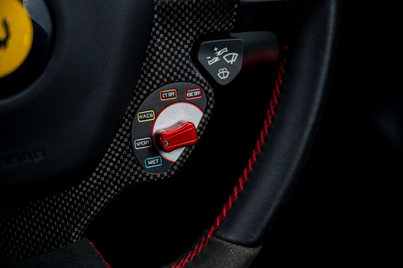 Ferrari 488 3.9T V8 GTB F1 DCT