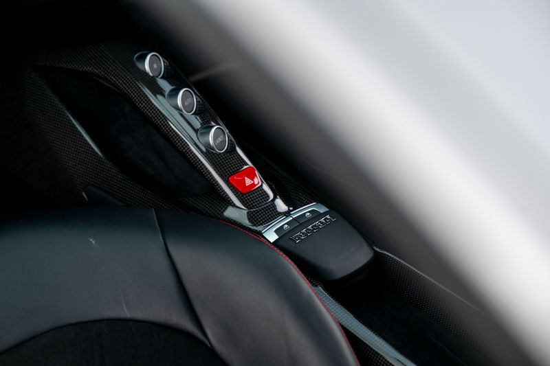 Ferrari 488 3.9T V8 GTB F1 DCT