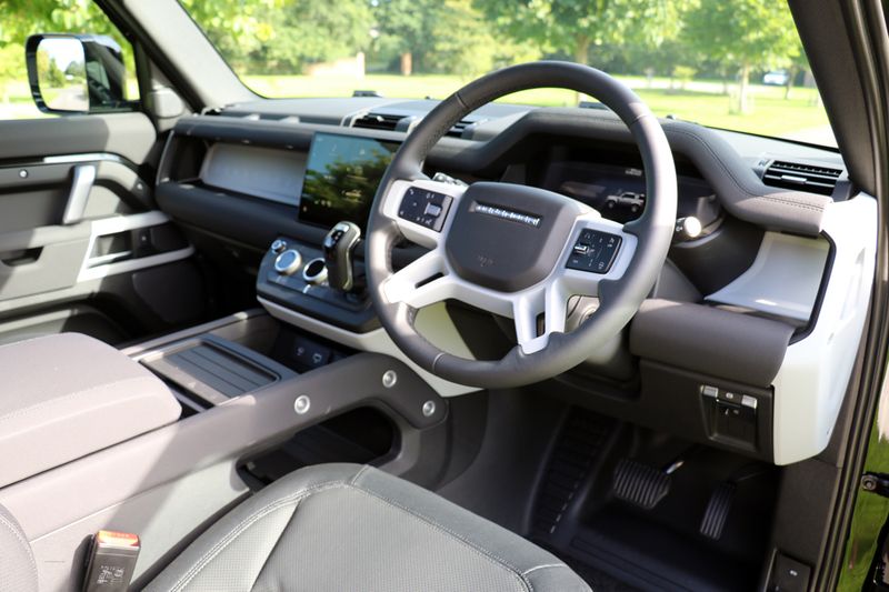 Landrover Defender D250 HSE X Dynamic
