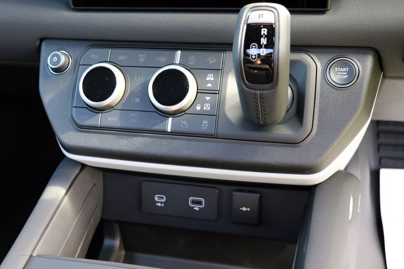 Landrover Defender D250 HSE X Dynamic