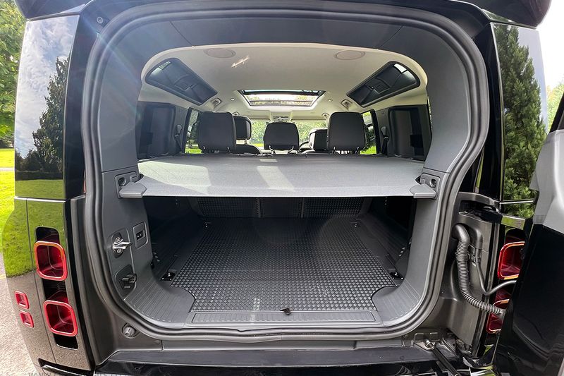 Landrover Defender 110 3.0 D300 MHEV X-Dynamic HSE with Urban Design Package