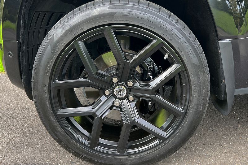 Landrover Defender 110 3.0 D300 MHEV X-Dynamic HSE with Urban Design Package