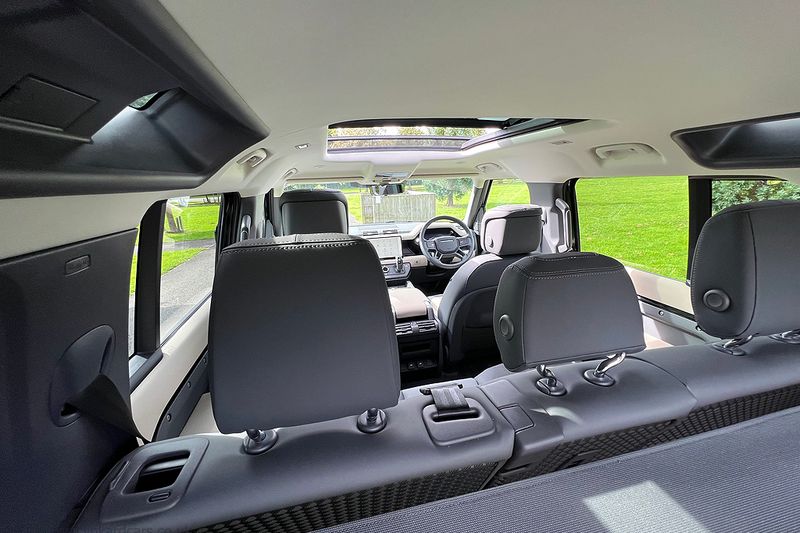 Landrover Defender 110 3.0 D300 MHEV X-Dynamic HSE with Urban Design Package