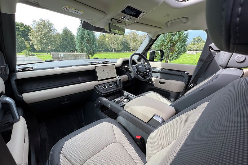 Landrover Defender 110 3.0 D300 MHEV X-Dynamic HSE with Urban Design Package