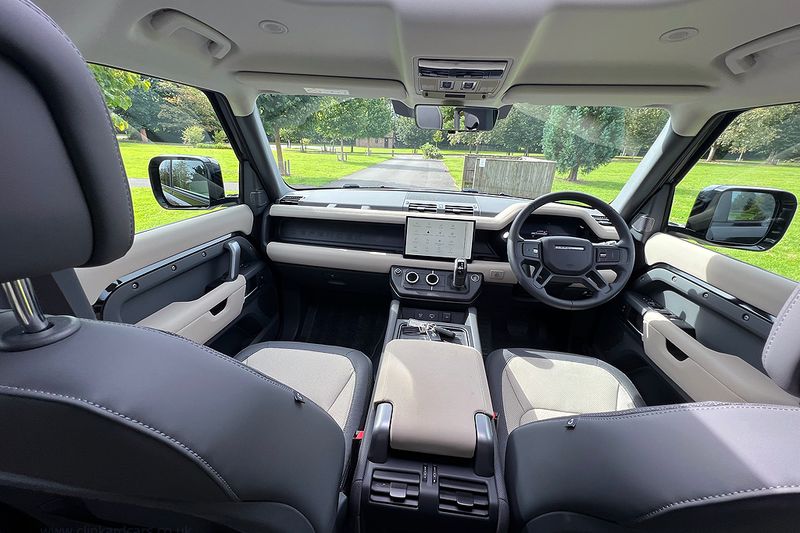 Landrover Defender 110 3.0 D300 MHEV X-Dynamic HSE with Urban Design Package