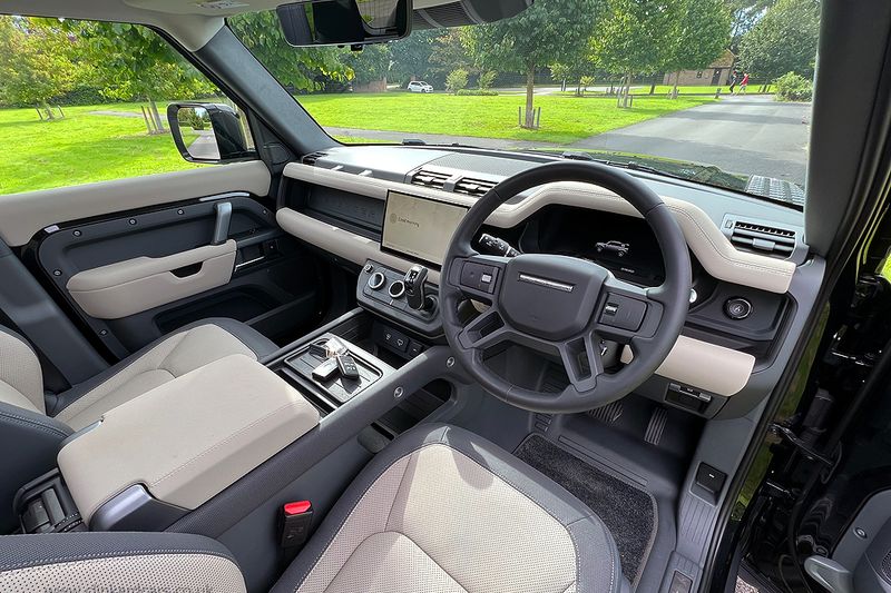 Landrover Defender 110 3.0 D300 MHEV X-Dynamic HSE with Urban Design Package