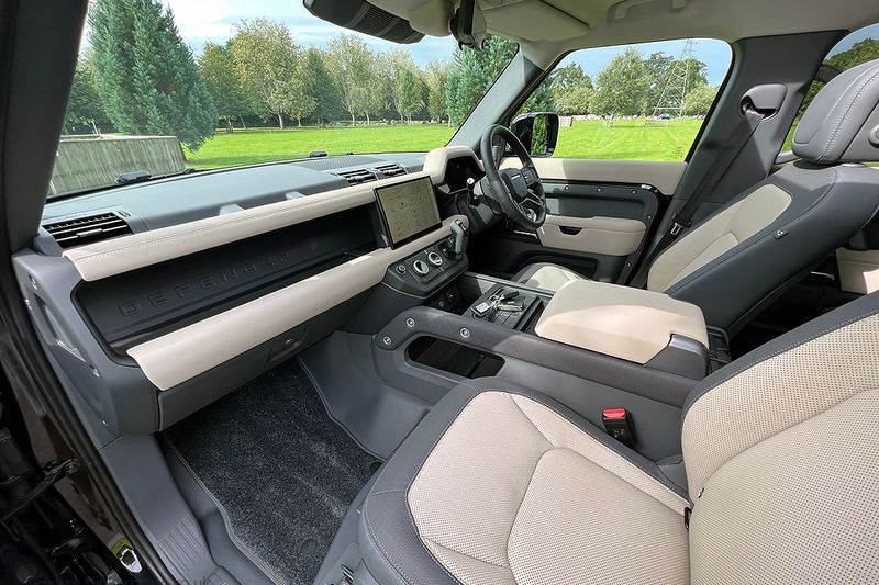 Landrover Defender 110 3.0 D300 MHEV X-Dynamic HSE with Urban Design Package