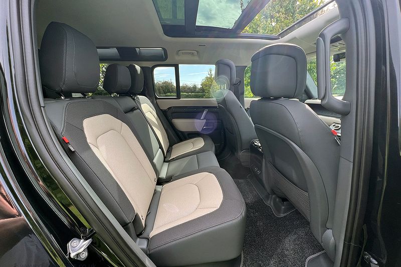 Landrover Defender 110 3.0 D300 MHEV X-Dynamic HSE with Urban Design Package