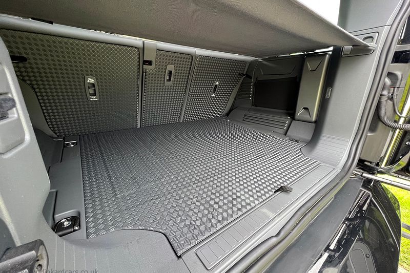 Landrover Defender 110 3.0 D300 MHEV X-Dynamic HSE with Urban Design Package