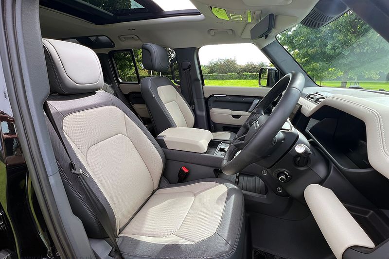 Landrover Defender 110 3.0 D300 MHEV X-Dynamic HSE with Urban Design Package