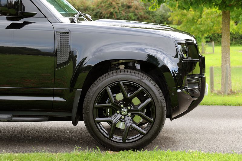 Landrover Defender 110 3.0 D300 MHEV X-Dynamic HSE with Urban Design Package