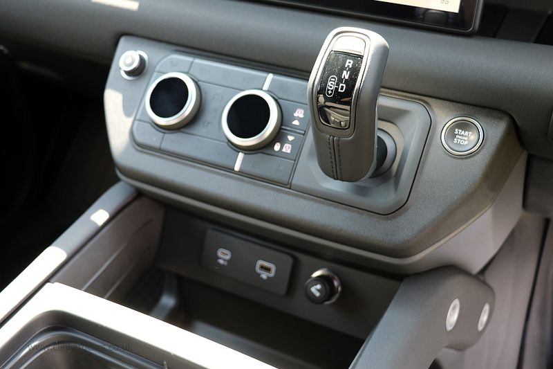 Landrover Defender 110 2.0 P400e 15.4kWh X Dynamic S Automatic