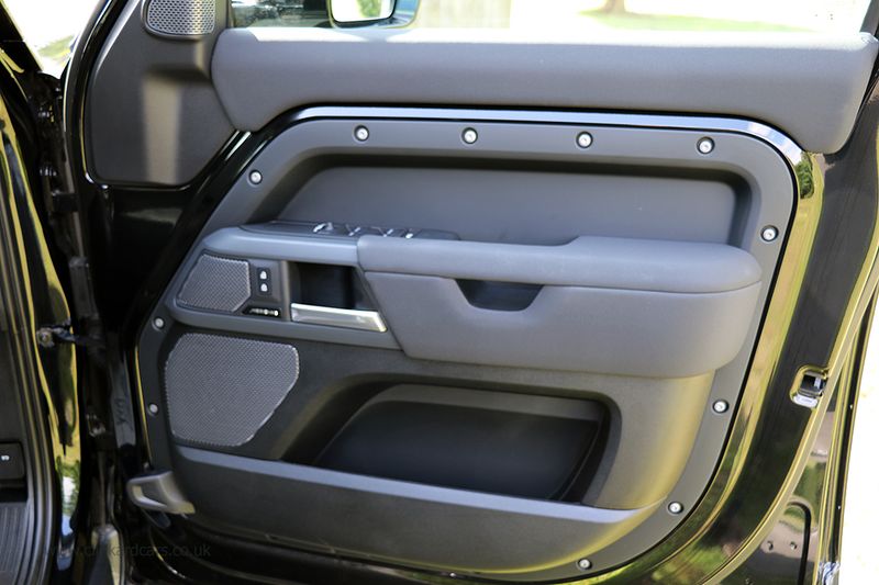 Landrover Defender 110 2.0 P400e 15.4kWh X Dynamic S Automatic