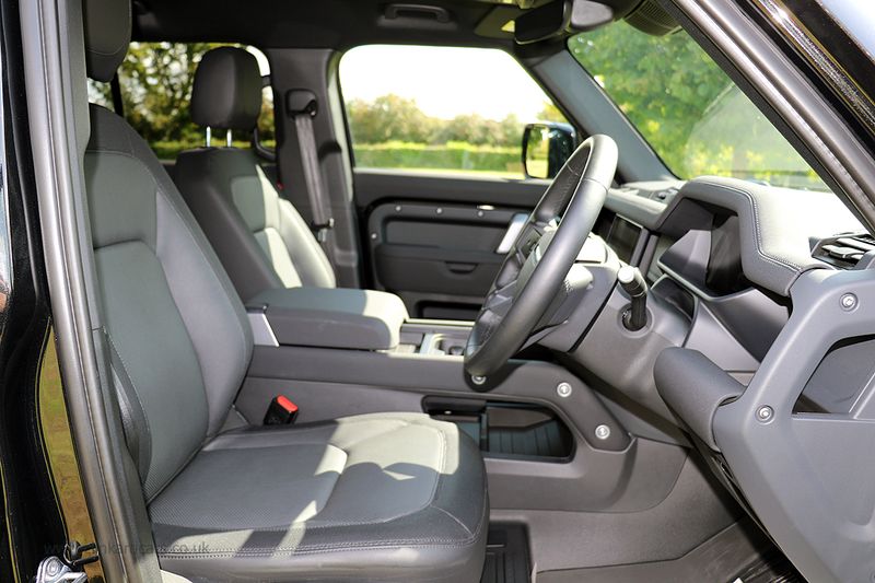 Landrover Defender 110 2.0 P400e 15.4kWh X Dynamic S Automatic