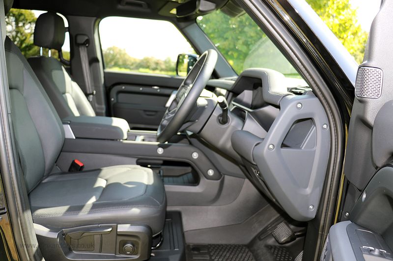 Landrover Defender 110 2.0 P400e 15.4kWh X Dynamic S Automatic