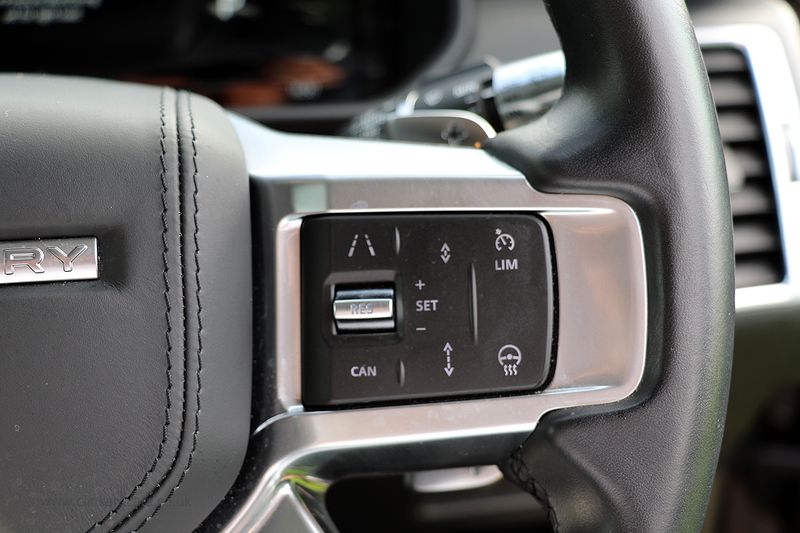 Landrover Discovery 3.0 D300 MHEV HSE LCV Automatic VAT Q - Price is Plus VAT