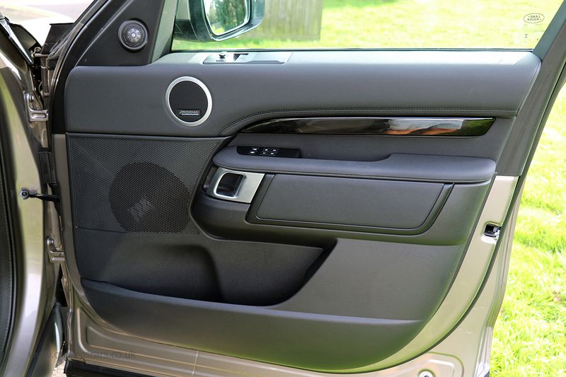 Landrover Discovery 3.0 D300 MHEV HSE LCV Automatic VAT Q - Price is Plus VAT