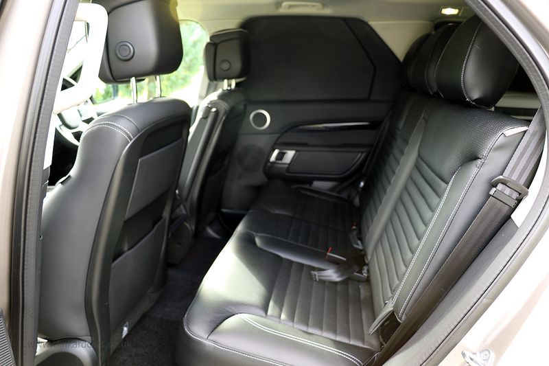 Landrover Discovery 3.0 D300 MHEV HSE LCV Automatic VAT Q - Price is Plus VAT