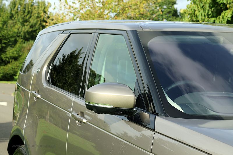 Landrover Discovery 3.0 D300 MHEV HSE LCV Automatic VAT Q - Price is Plus VAT