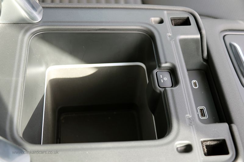 Landrover Discovery 3.0 D300 MHEV HSE LCV Automatic VAT Q - Price is Plus VAT