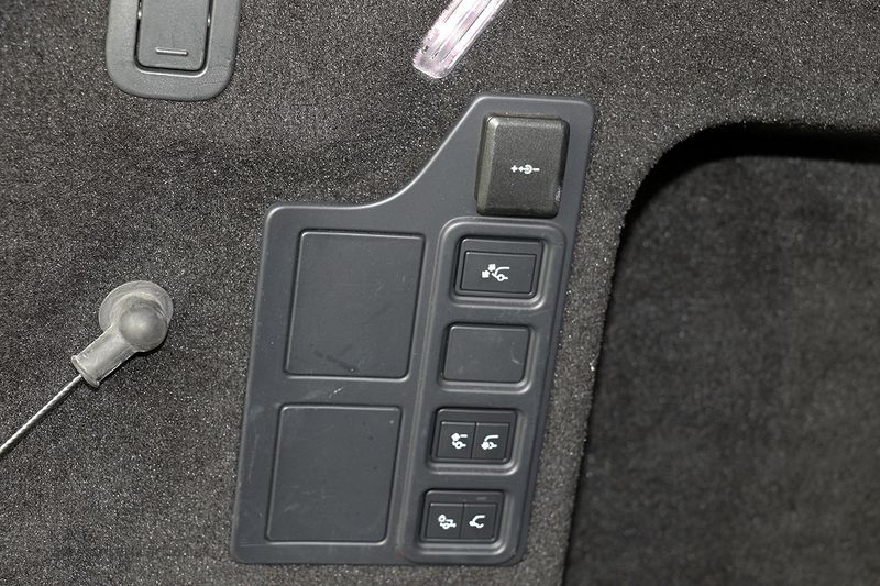 Landrover Discovery 3.0 D300 MHEV HSE LCV Automatic VAT Q - Price is Plus VAT