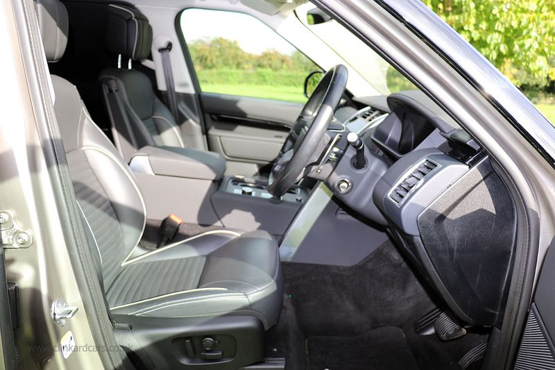 Landrover Discovery 3.0 D300 MHEV HSE LCV Automatic VAT Q - Price is Plus VAT