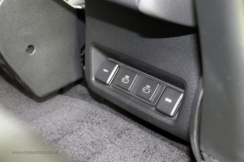 Landrover Discovery 3.0 D300 MHEV HSE LCV Automatic VAT Q - Price is Plus VAT