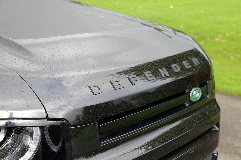 Landrover Defender 110 D300 X Dynamic HSE