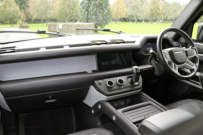 Landrover Defender 110 D300 X Dynamic HSE
