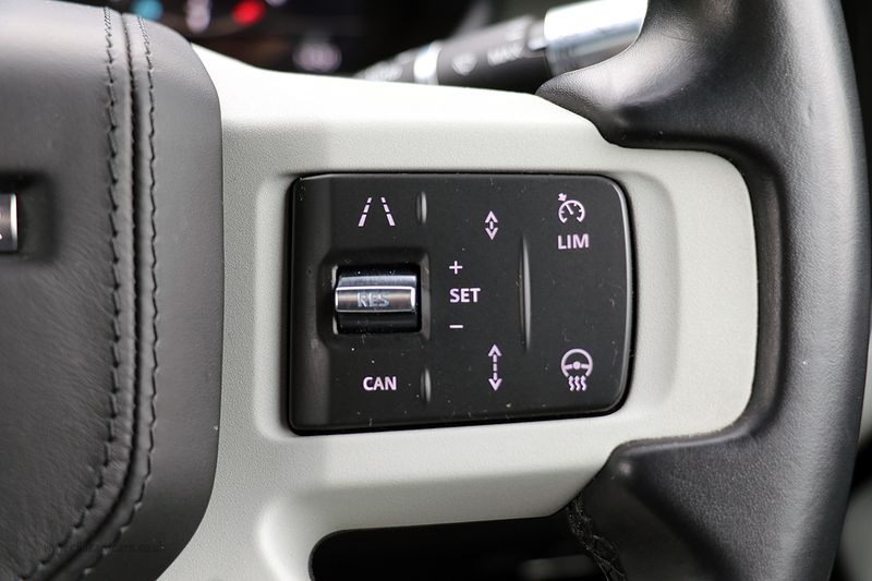 Landrover Defender 110 D300 X Dynamic HSE