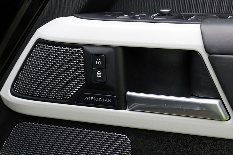 Landrover Defender 110 D300 X Dynamic HSE