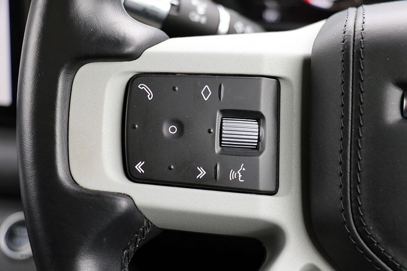 Landrover Defender 110 D300 X Dynamic HSE