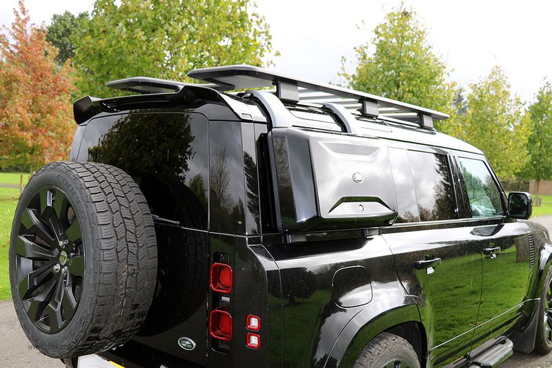 Landrover Defender 110 D300 X Dynamic HSE