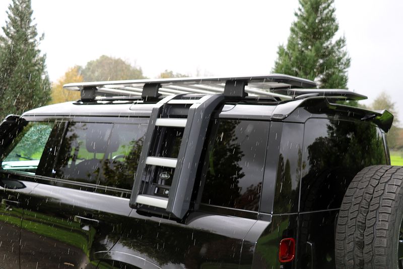 Landrover Defender 110 D300 X Dynamic HSE