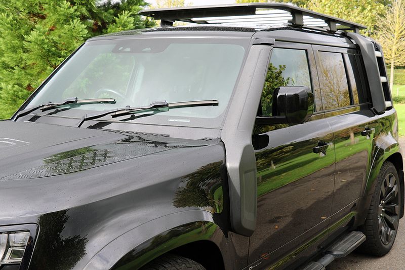 Landrover Defender 110 D300 X Dynamic HSE