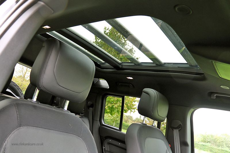 Landrover Defender 110 D300 X Dynamic HSE