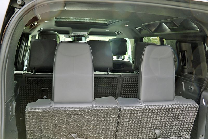 Landrover Defender 110 D300 X Dynamic HSE