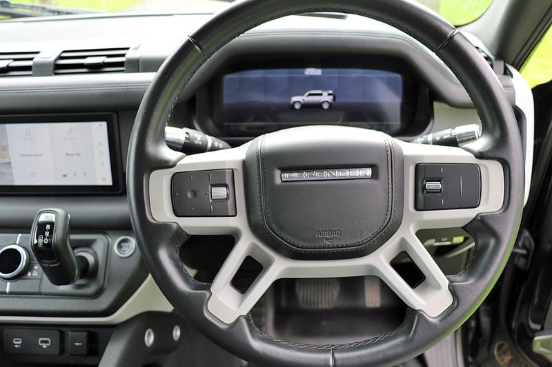 Landrover Defender 110 D300 X Dynamic HSE
