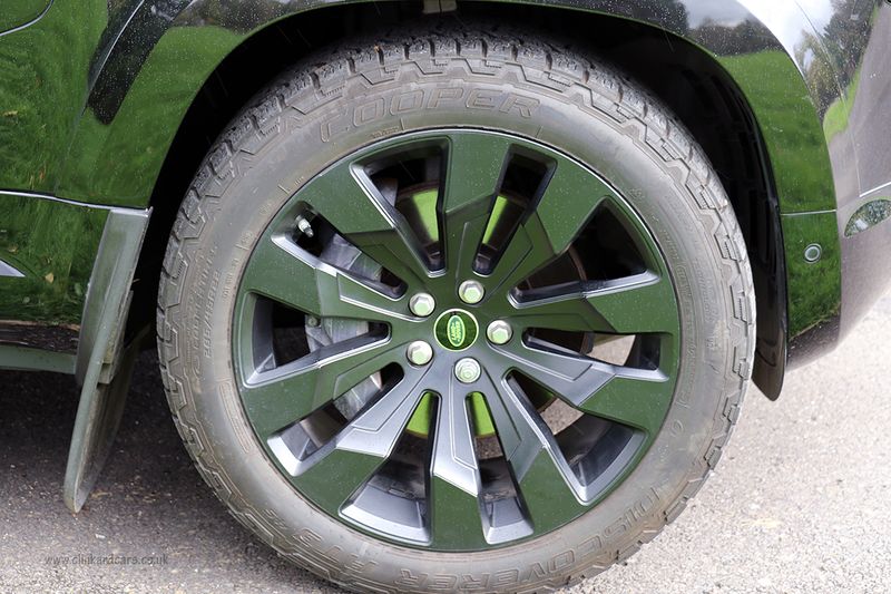 Landrover Defender 110 D300 X Dynamic HSE