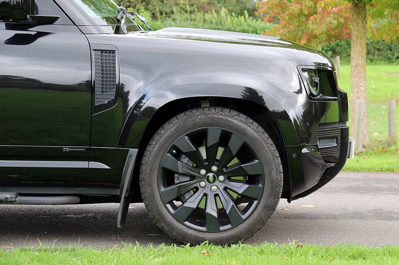 Landrover Defender 110 D300 X Dynamic HSE