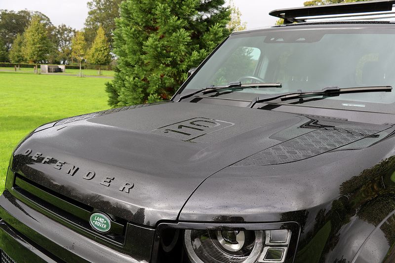 Landrover Defender 110 D300 X Dynamic HSE